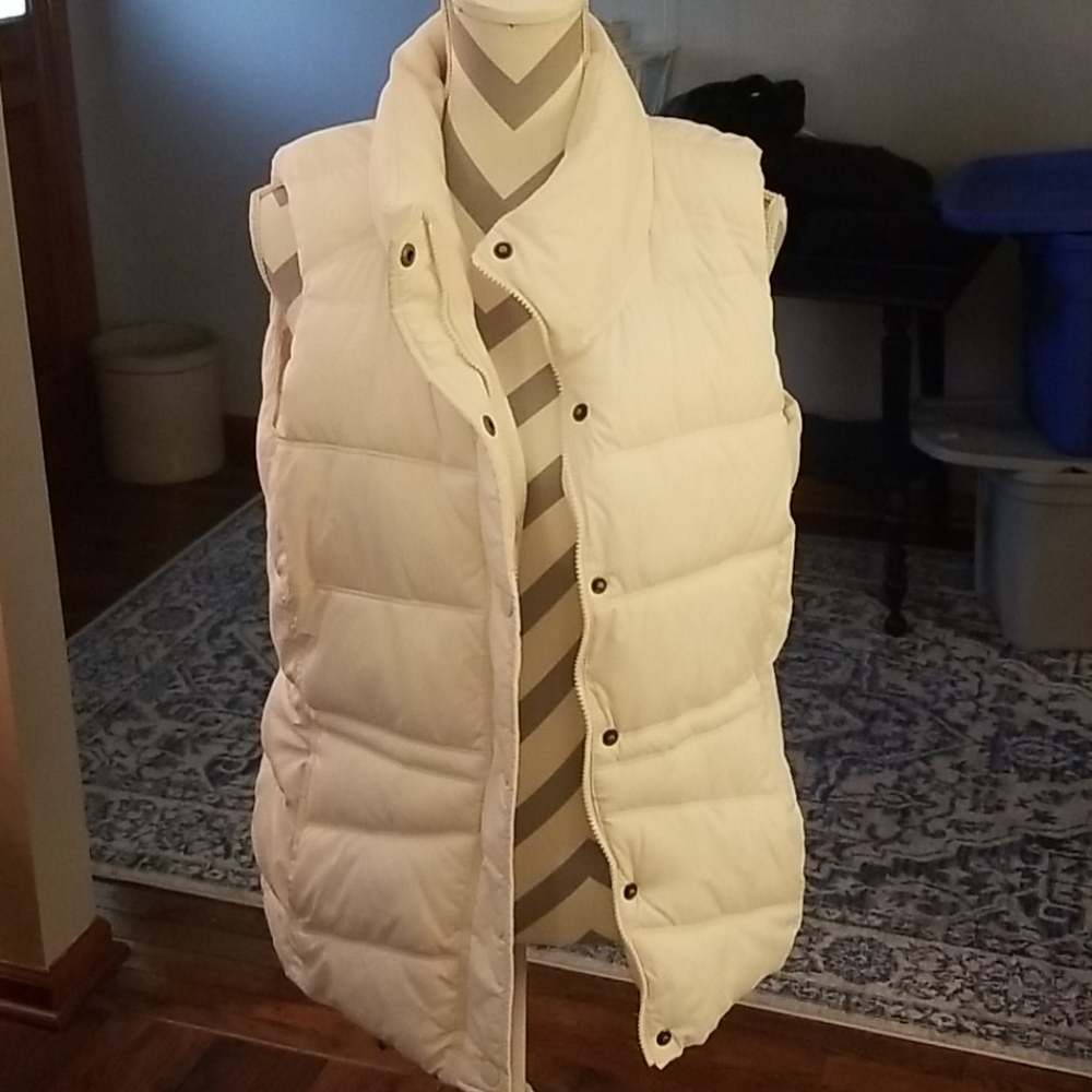 Old Navy sz XL winter white vest coats